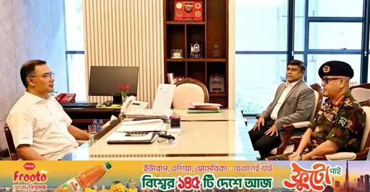 প্রধানমন্ত্রীর সাথে সৌজন্য সাক্ষাৎ করলেন লেফটেন্যান্ট জেনারেল মিনহাজুল আলম