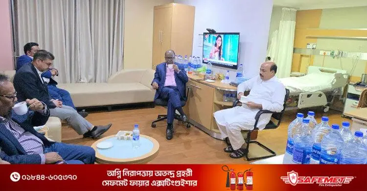 খালেদা জিয়ার শারীরিক অবস্থার খোঁজ নিতে এভারকেয়ারে আসলাম চৌধুরী