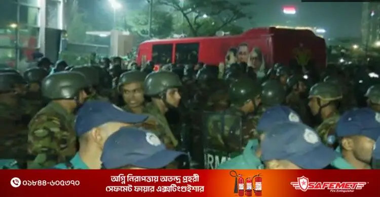 মায়ের পাশে তারেক রহমান: আবেগঘন মুহূর্ত