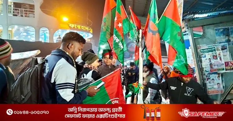 সদরঘাটে ঘরমুখী বিএনপি নেতাকর্মীদের ঢল
