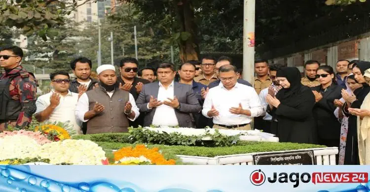 পরিবারসহ কোকোর কবর জিয়ারতে তারেক রহমান