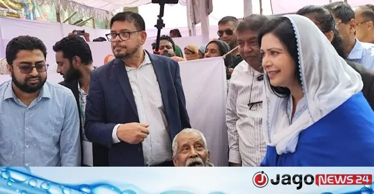 কড়াইলে ফ্রি হার্ট ক্যাম্প: জুবাইদা রহমানের বিনামূল্যে ওষুধ বিতরণ