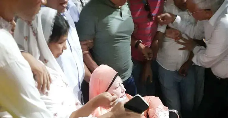 হাসপাতাল থেকে বাসায় ফিরলেন বিএনপি চেয়ারপারসন খালেদা জিয়া