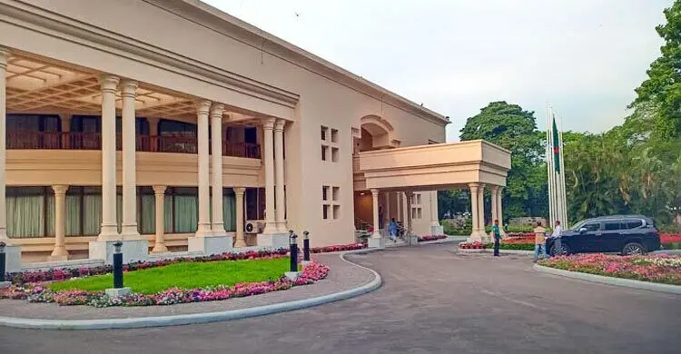 যমুনায় প্রধান উপদেষ্টার সঙ্গে সংলাপে ইসলামী আন্দোলন বাংলাদেশের প্রতিনিধিদল حضور